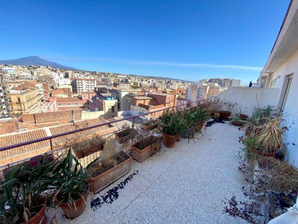 appartamento in vendita a Catania in zona Centro Storico