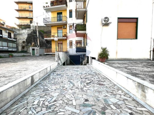locale commerciale in vendita a Catania