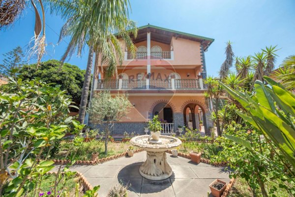 casa indipendente in vendita a Catania in zona Fontanarossa