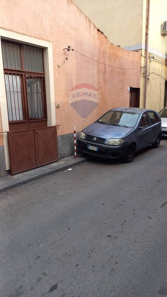 locale commerciale in vendita a Catania