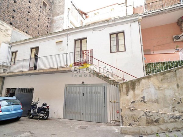 casa indipendente in vendita a Catania