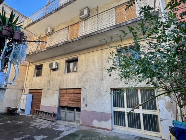 intera palazzina in vendita a Catania in zona Picanello