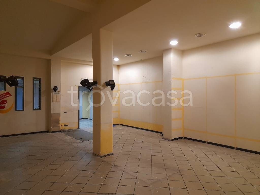 locale commerciale in vendita a Catania