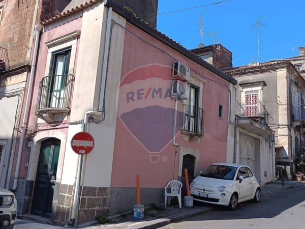 casa indipendente in vendita a Catania in zona Centro Storico