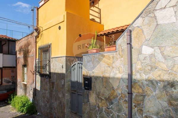 casa indipendente in vendita a Catania in zona Picanello