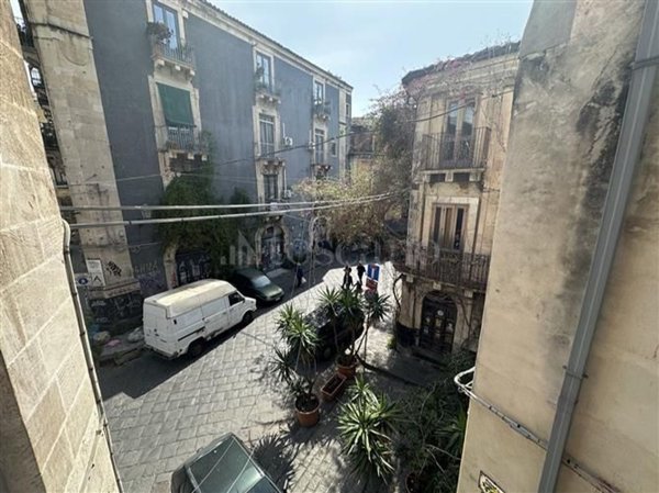 appartamento in vendita a Catania in zona Centro Storico