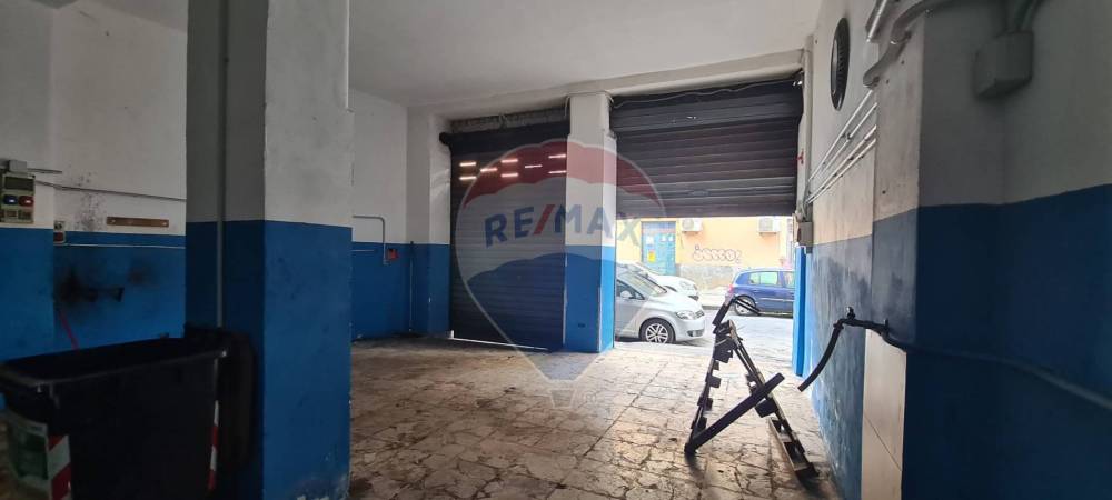 locale commerciale in vendita a Catania