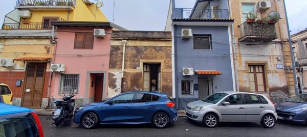 casa indipendente in vendita a Catania