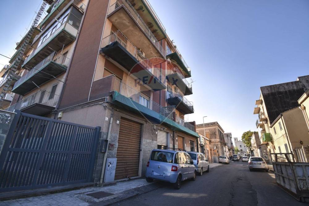negozio in vendita a Catania in zona Ognina