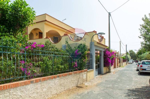 casa indipendente in vendita a Catania