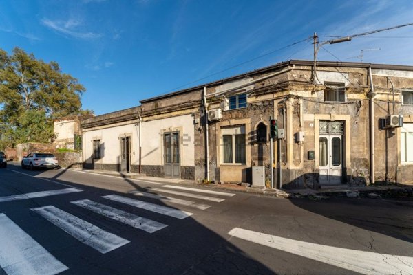 pentavano in vendita a Catania in zona Ognina