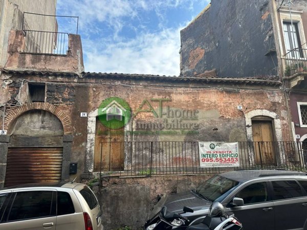 casa indipendente in vendita a Catania in zona Centro Storico