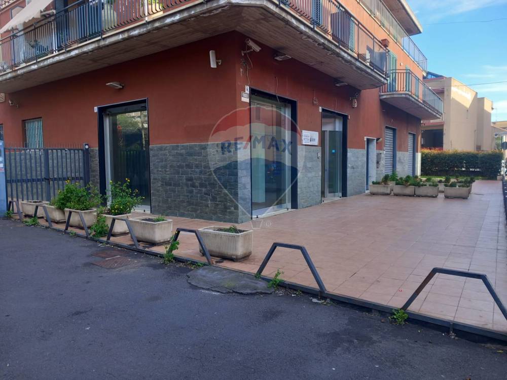 locale commerciale in vendita a Catania in zona Barriera del Bosco