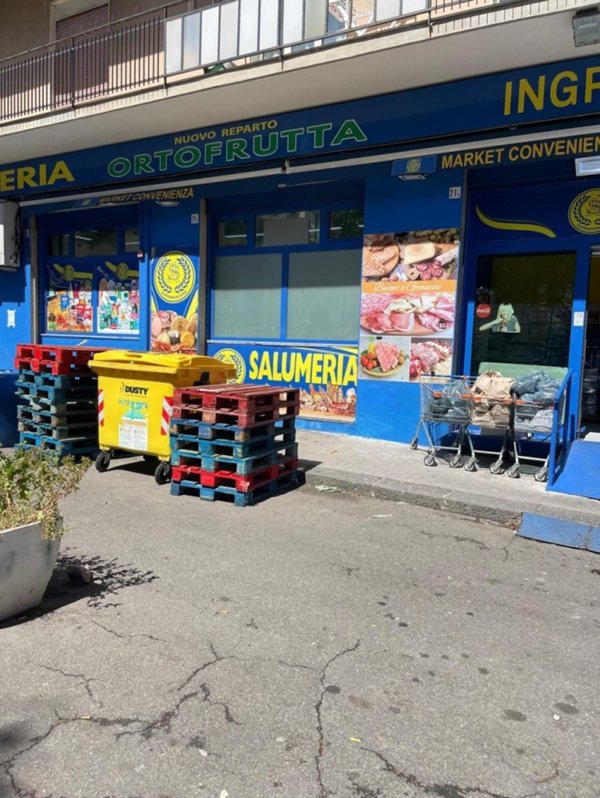 negozio in vendita a Catania in zona Ognina