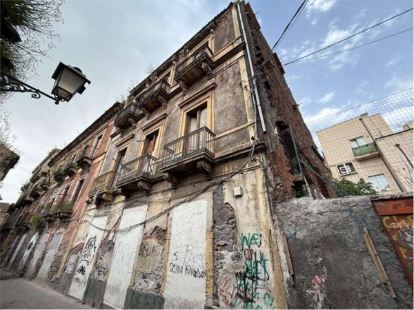intera palazzina in vendita a Catania in zona Centro Storico