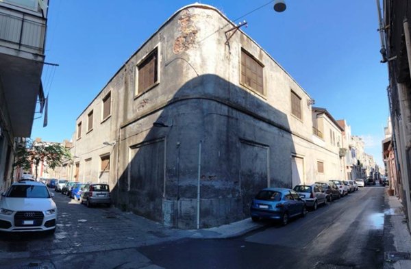locale di sgombero in vendita a Catania