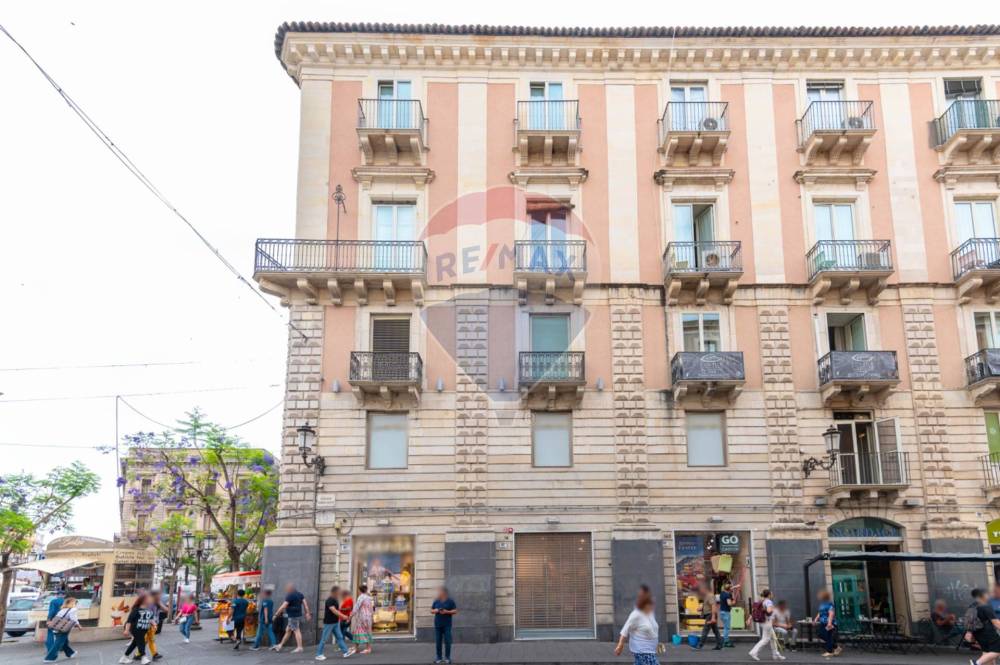 locale commerciale in vendita a Catania in zona Centro Storico