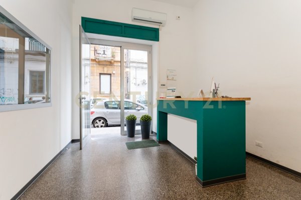 locale commerciale in vendita a Catania