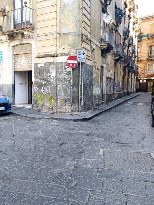 locale commerciale in vendita a Catania in zona Centro Storico