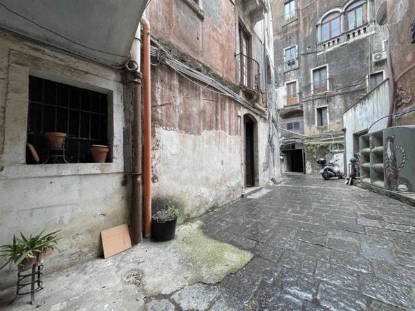 locale commerciale in vendita a Catania in zona Centro Storico