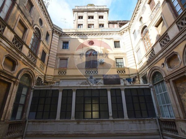 appartamento in vendita a Catania in zona Centro Storico