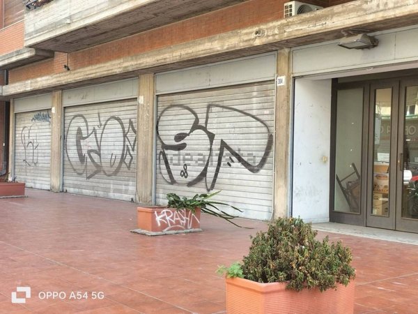 locale commerciale in vendita a Catania in zona Ognina