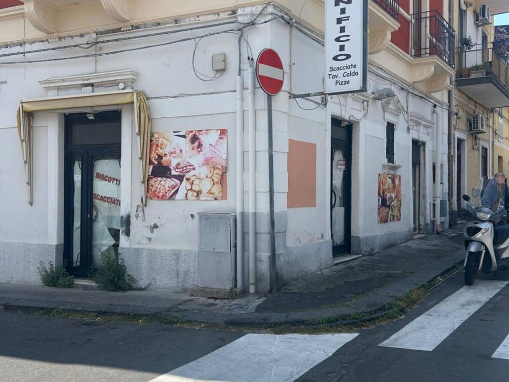 negozio in vendita a Catania in zona Picanello