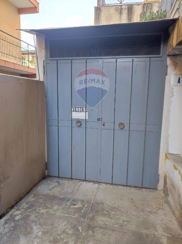 locale di sgombero in vendita a Catania