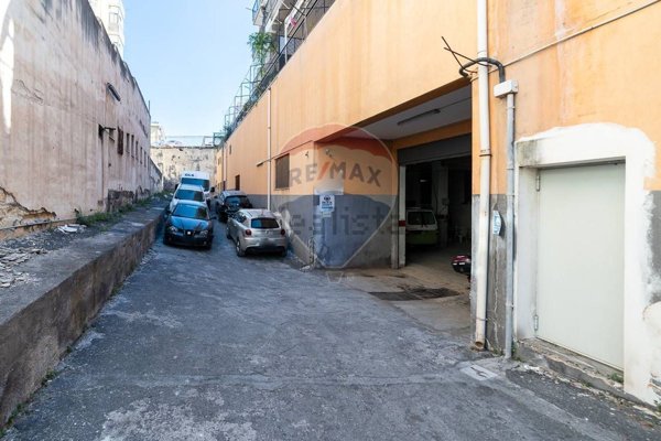 locale commerciale in vendita a Catania