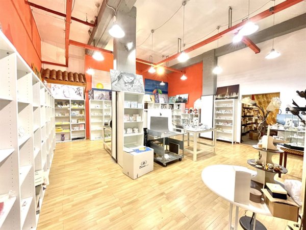 locale commerciale in vendita a Catania in zona San Leone