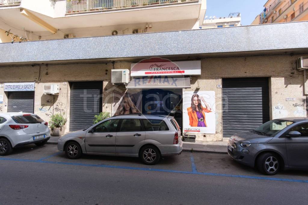 locale commerciale in vendita a Catania