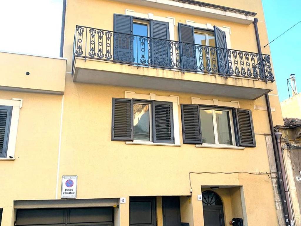 casa indipendente in vendita a Catania in zona Picanello