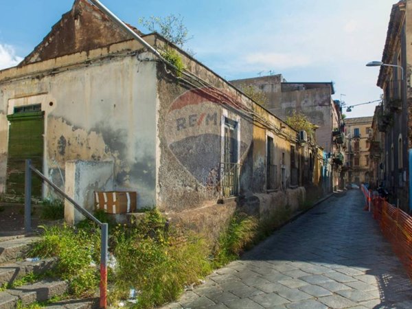 casa indipendente in vendita a Catania in zona Centro Storico