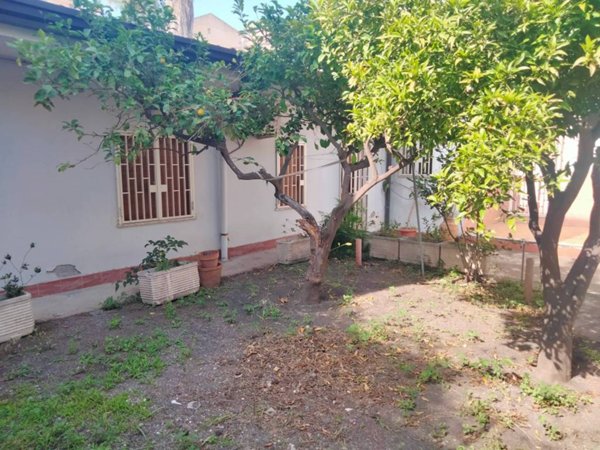 casa indipendente in vendita a Catania