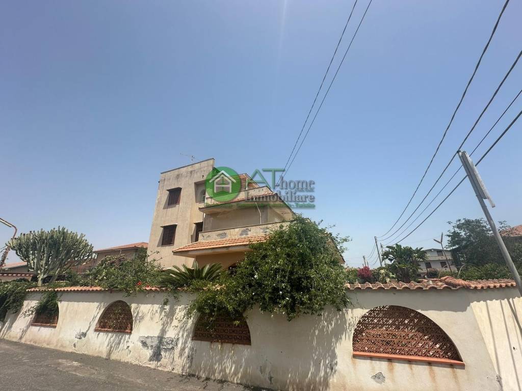 intera palazzina in vendita a Catania in zona Fontanarossa