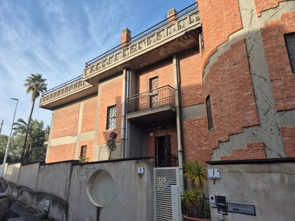 casa indipendente in vendita a Catania in zona Canalicchio