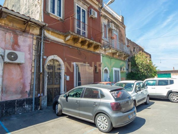 casa indipendente in vendita a Catania in zona Centro Storico