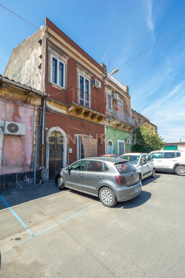 casa indipendente in vendita a Catania in zona Centro Storico