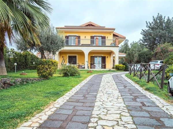 casa indipendente in vendita a Catania in zona Ognina
