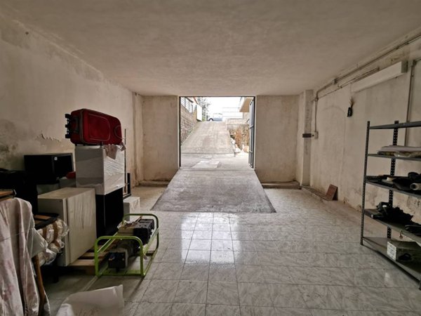 locale di sgombero in vendita a Catania
