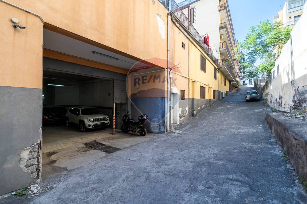 locale commerciale in vendita a Catania