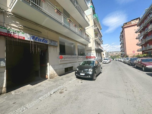 locale commerciale in vendita a Catania