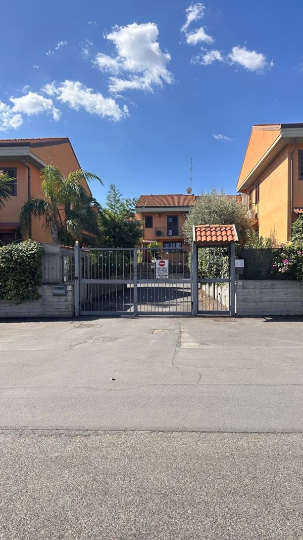casa indipendente in vendita a Catania