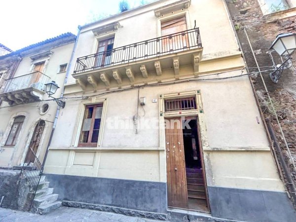 casa indipendente in vendita a Catania in zona Centro Storico