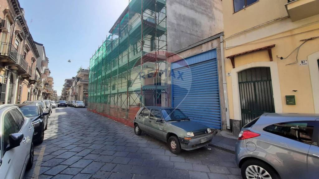 negozio in vendita a Catania in zona Ognina