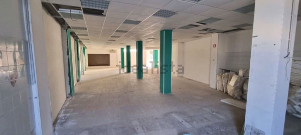 locale commerciale in vendita a Catania