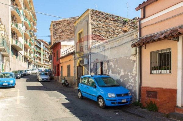 casa indipendente in vendita a Catania in zona Centro Storico