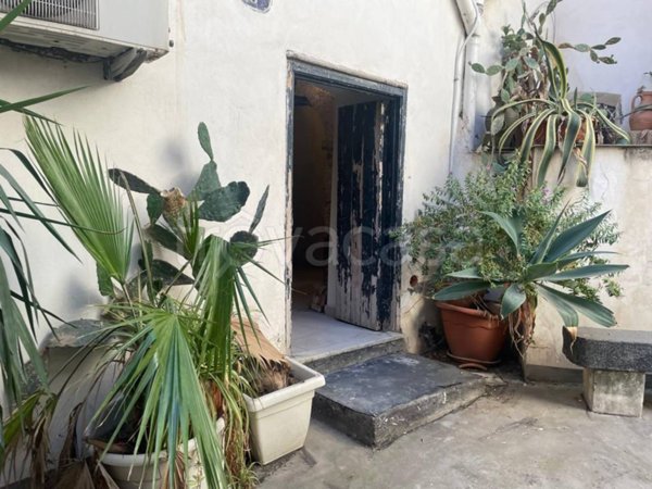 locale di sgombero in vendita a Catania in zona Centro Storico