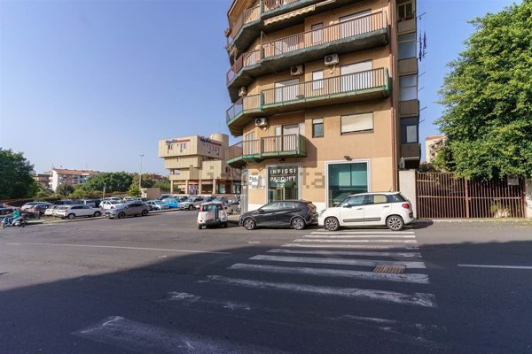 locale di sgombero in vendita a Catania