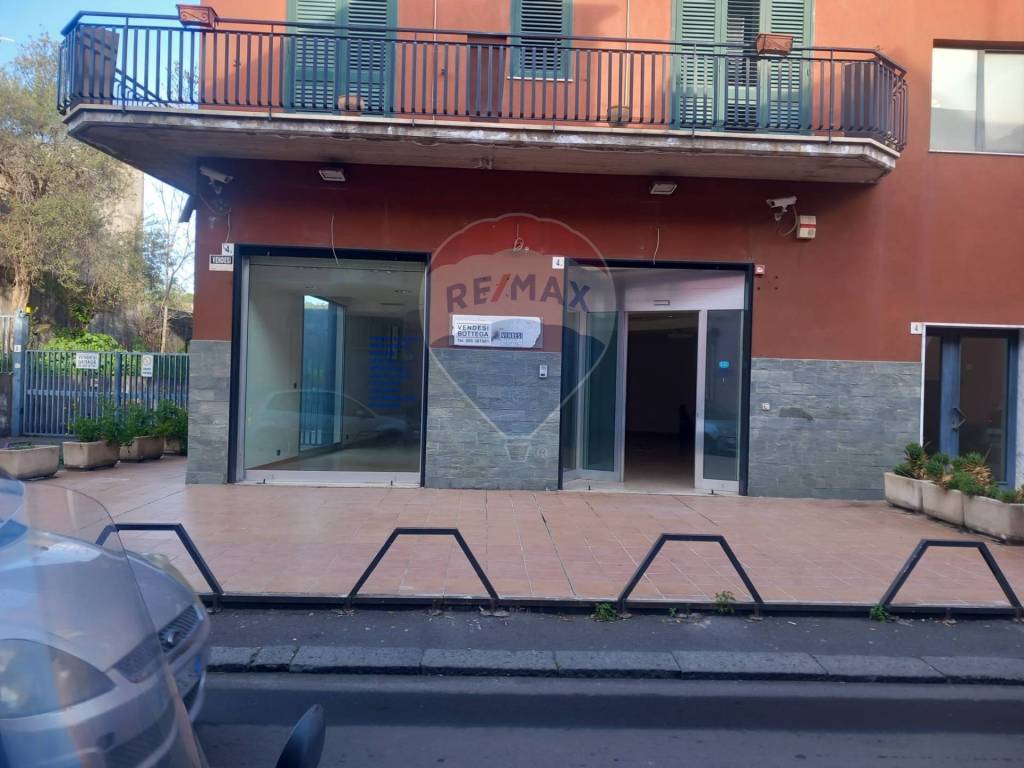 locale commerciale in vendita a Catania in zona Barriera del Bosco